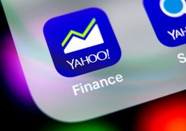 Yahoo finance application icon on Apple iPhone X smartphone screen close-up. Yahoo finance app icon. Social network. Social media icon